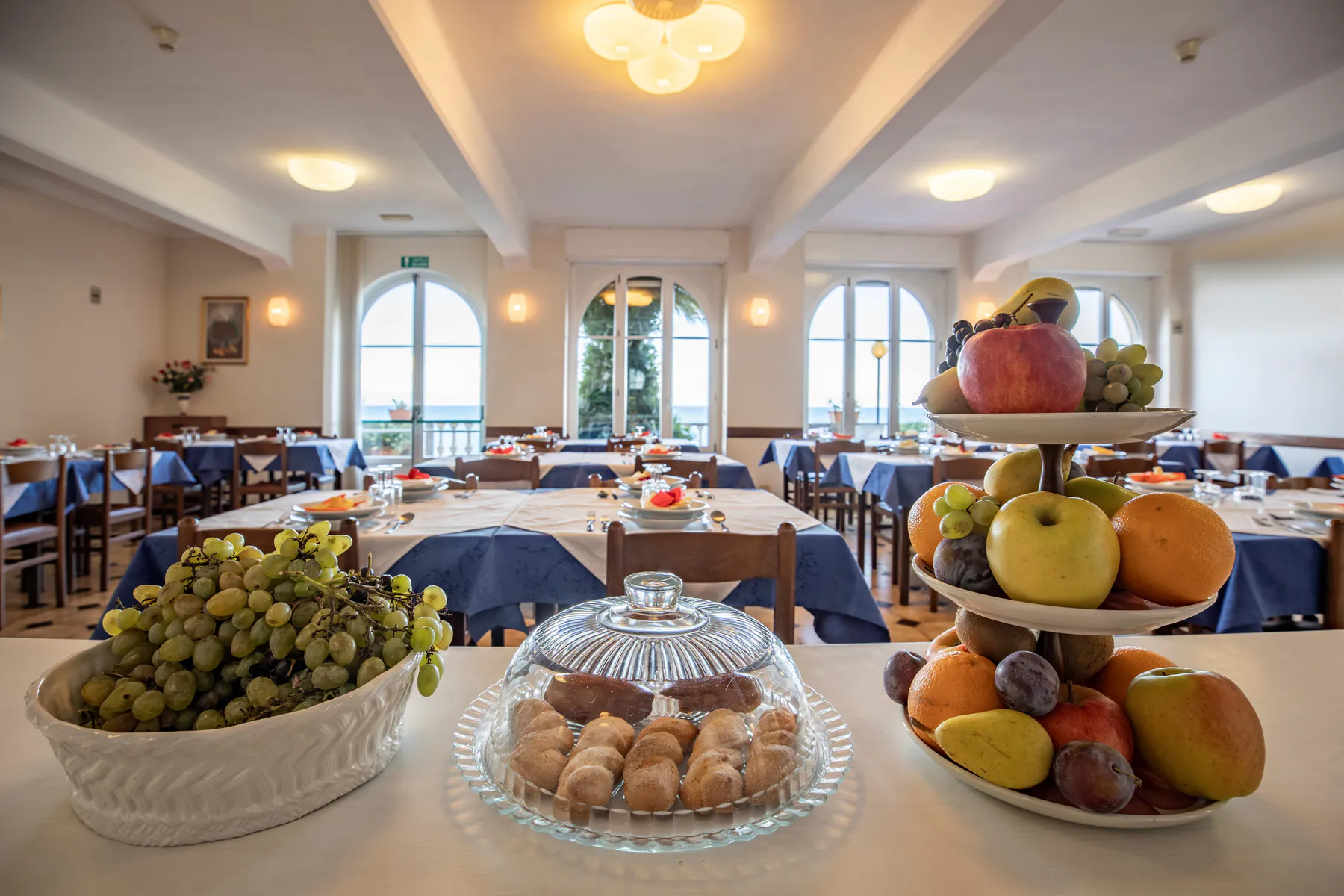 The breakfast buffet with fresh fruit, grapes and biscuits in the dining room